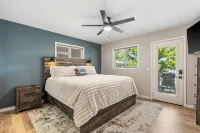 Lake front, spacious & cozy home with entertainment room. -  Privatzimmer