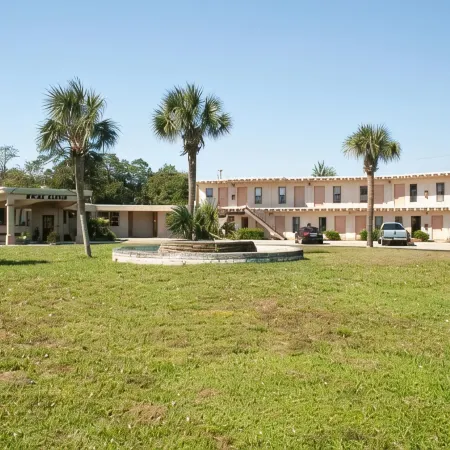 Nassau Holiday Motel