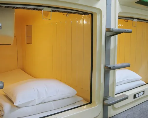 Capsule Hotel Famy (Male Guests Only) โรงแรมในฟุนะบะชิ