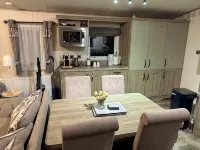Abi Beaumont Caravan from 2022 - piscine
