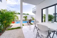 Modern Villa w/ Pool & Garden - Villa