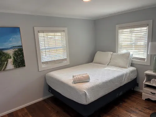 Charming 3-bedroom bungalow in Sneads Ferry with boat dock and gazebo access - Wi-Fi
