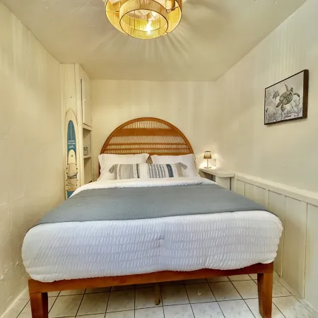 Old Florida Bungalow on a Tranquil Gulf Island Perfect for Couples or Anglers