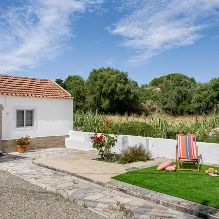 GuestReady - Quaint house with Patio
