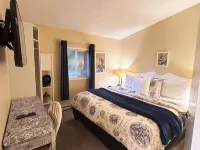 Oceanfront Cottage: Private Dock, Beach Access, Hot Tub, BBQ & Free Kayaks - 3-Star