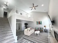 Beautiful 3 BD Home in Fishers with EV Charger - Homestays