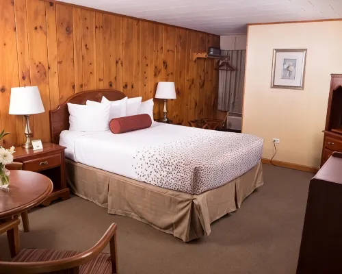 Knotty Pine Motel Hotels in Bennington