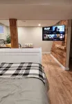 Cozy 1 bedroom basemant apt with private entrance and AC in the heart of Salem