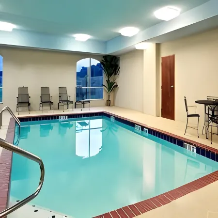 Holiday Inn Express & Suites Malvern by IHG