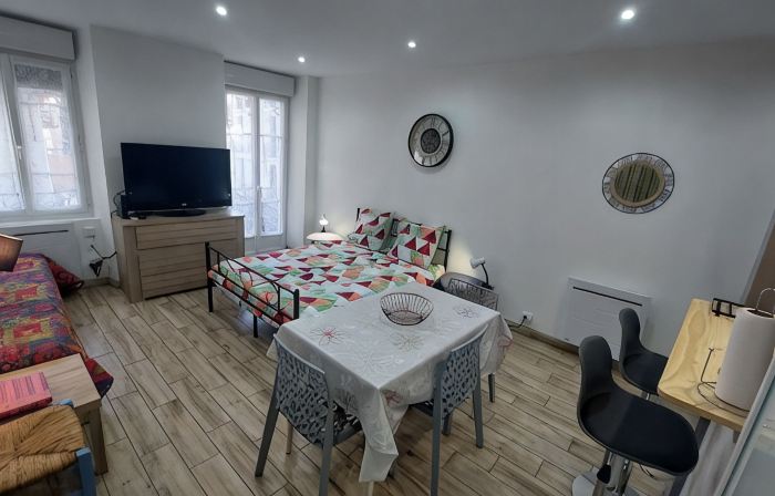 L'Escale historic city center rated 3 stars.