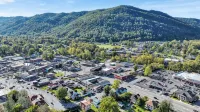 Charming 1-bedroom house in welcoming Big Stone Gap Virginia! - Homestays