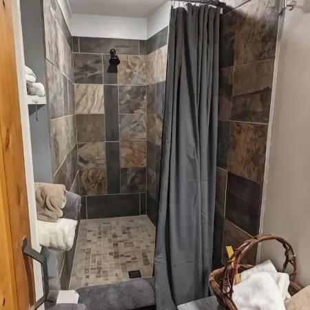 Cozy Charming Convenient Lake Street Retreat