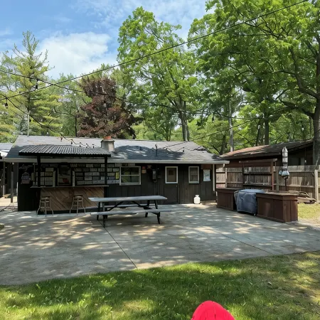 EASY STREET RETREAT! Private beach Отели в г. Гурон