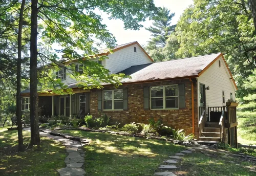 Large Cozy Home Pool/Pond! 5 Br., 4 Baths. Sleeps 11, Pvt. Quiet, Grill, Firepit - Homestays