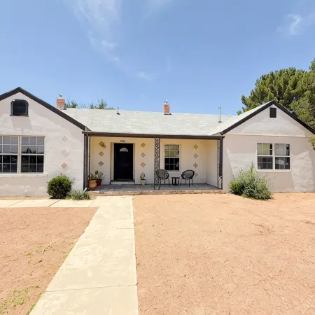 Ocotillo House: Centrally Located 3Bed/3Bath Home