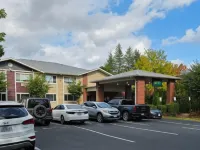 Quality Inn & Suites Wilsonville - parking