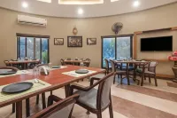 Treebo Premium Mowgli's Den, Pench Tiger Reserve, Turia - breakfast