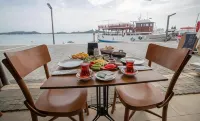Mai Otel Cunda - فطور