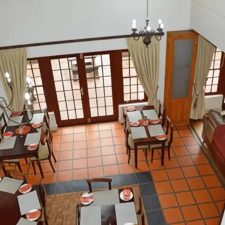Oakhurst Hotel