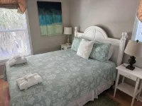 Treehouse Cottage Walk to Access 32, Whaley's & Bingo Boat Space + Beach Gear