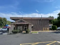 Travelers Inn - Motels