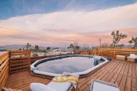 Desert Oasis with Star Gazing/Fire Pit/Games/Spa and Pool/BBQ - مسبح