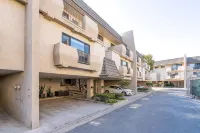 Steps to Sand, Luxury Family Townhome with Central A/C BBQ Crib Resort Amenities - Wifi