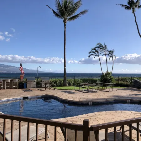 Relaxing Ocean Front Views on Maui! Island Sands Condominium