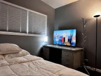 Luxury 4 Bed 2.5 Bath Home near O'Hare Airport - บังกะโล