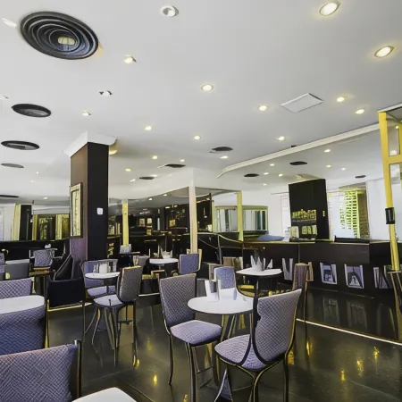 Hotel Presidente Buenos Aires Отели рядом с достопримечательностью «Театр «Колон»»