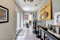 King St Retreat- Pvt Pool, Bball, Ping Pong, Pets OK - Wifi