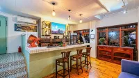 Under the Boardwalk B&B Guest House - bar