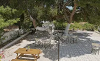 Pefkides Aegina Boutique Apartments - Beach