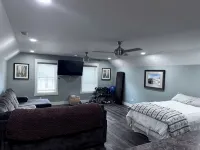 Beautiful Lake House with Private Sandy Beach, Hot Tub, Kayaks, 5 Beds, 5 Bath - Homestays