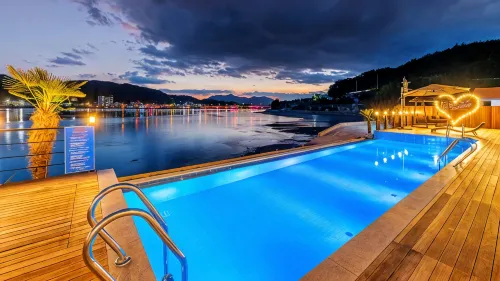 Namhae Paresa Pet Pool Villa - Rooftop Pools