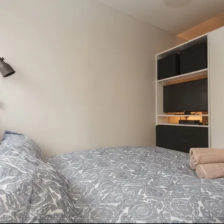 Shirley Apartments, Cozy Studio, 10 Min Drive to City Centre and Cruise Ship Terminals