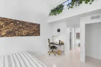 ~The Hidden Gem~ King Bed and Hot Tub!