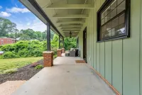 Modern 3 BR house in Belmont - 4-Star