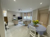 Beautifully Appointed One Bed Apartment. Near Richmond Park, and Kew Gardens - Wi-Fi