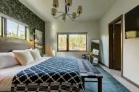 5 King Beds on Golf Course with a VIEW 0.6 mile walk to Winery!