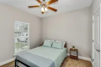 Lovely Town-home in Pensacola - - Homestays