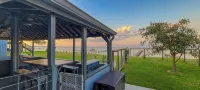 Cozy Coastal Retreat in Port Alto - Waterfront Views and Bayfront Fun! - 4-Star