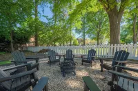 "Lakeshore Landing"- Next to Lake Norman, Pool, Game Room, Pickleball, Putt Putt -  Ferienhäuser