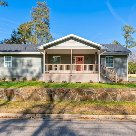 Urban Oasis w/ King Bed – 3 BR Near Duke & DT
