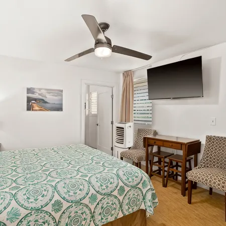3 Bedroom Ocean Front Condo with Pool & Elevator!