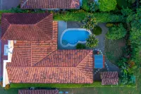 Casa Famosa - Large Family Home with Private Pool