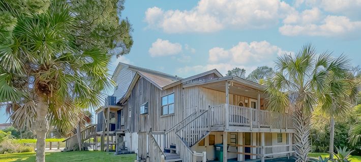 Big Canal-front house, kayaks, canoes, game room, fish right from the dock. Hotels in Wakulla County