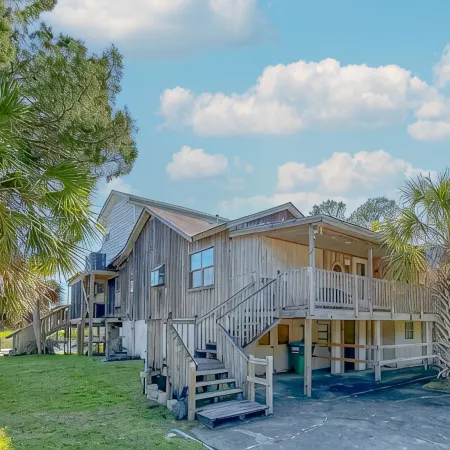 Big Canal-front house, kayaks, canoes, game room, fish right from the dock.