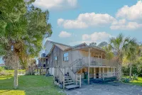 Big Canal-front house, kayaks, canoes, game room, fish right from the dock.