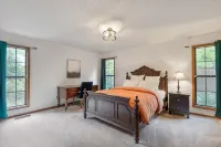 Huge Mountain Chalet - Gourmet Chefs Kitchen - Pool - One Block From Sandy River - 홈스테이
